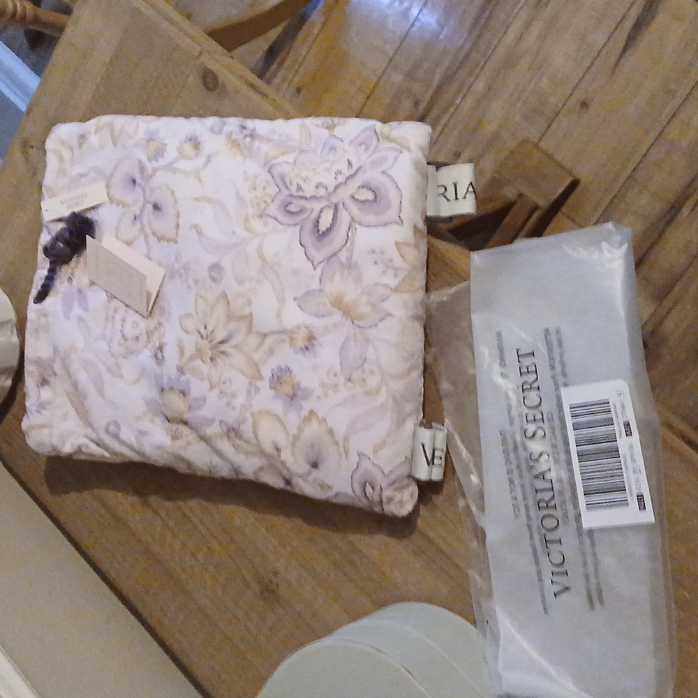 New Victoria's Secret Floral Lillac Summer Packable Beach Towel Backpack Bag - Picture 13 of 17